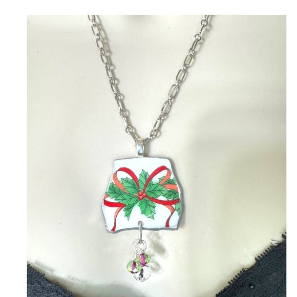 Broken Japan Bone China Artisan Pendant from Berries & Bows Wicks n Sticks Plate - Picture 6 of 14